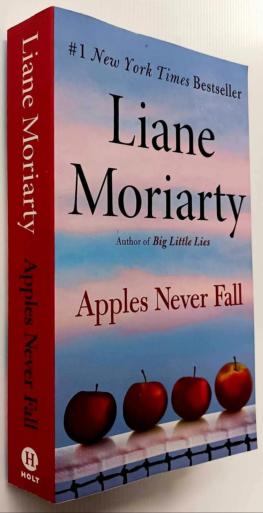 APPLES NEVER FALL - Liane Moriarty