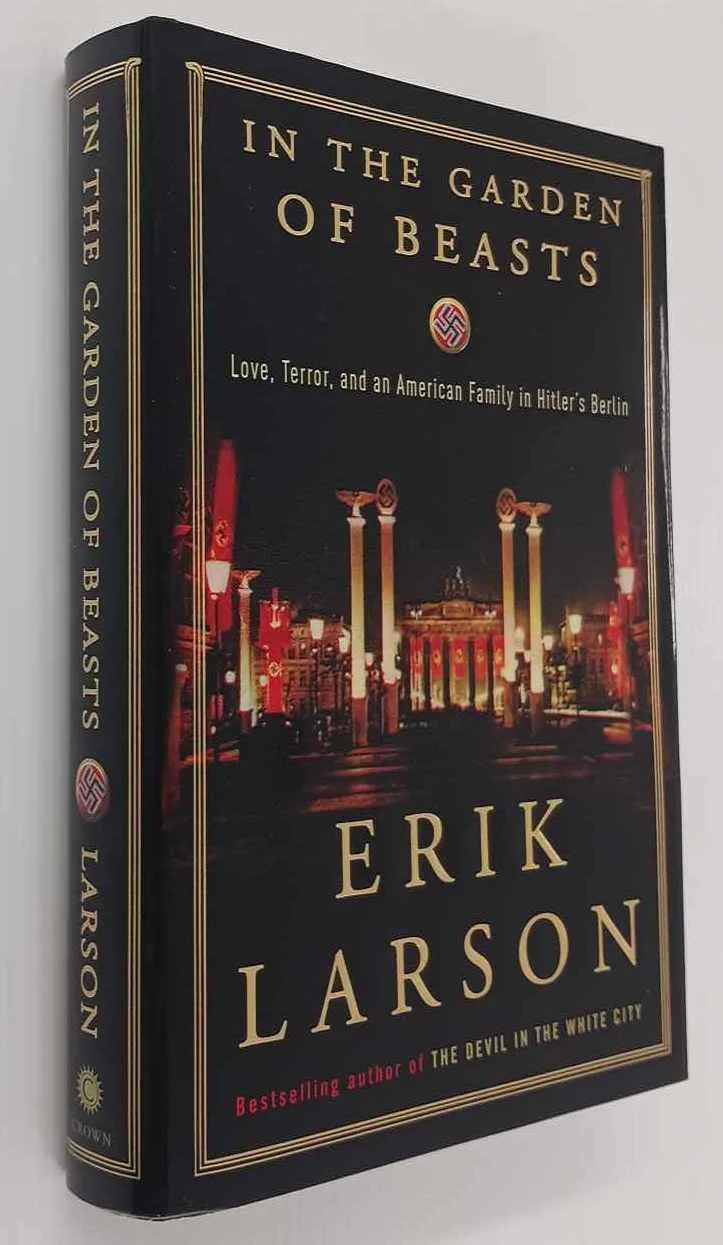 IN THE GARDEN OF BEASTS - Erik Larson