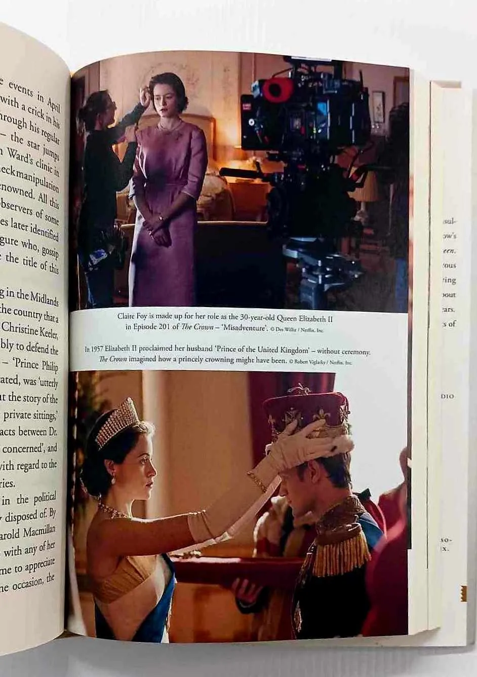 THE CROWN: VOLUME II - Robert Lacey